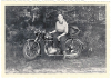 BMW_R25-2_Frau_sitzend_web.png