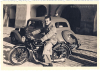 BMW_R25_Mann-vor_Mercedes_web.png